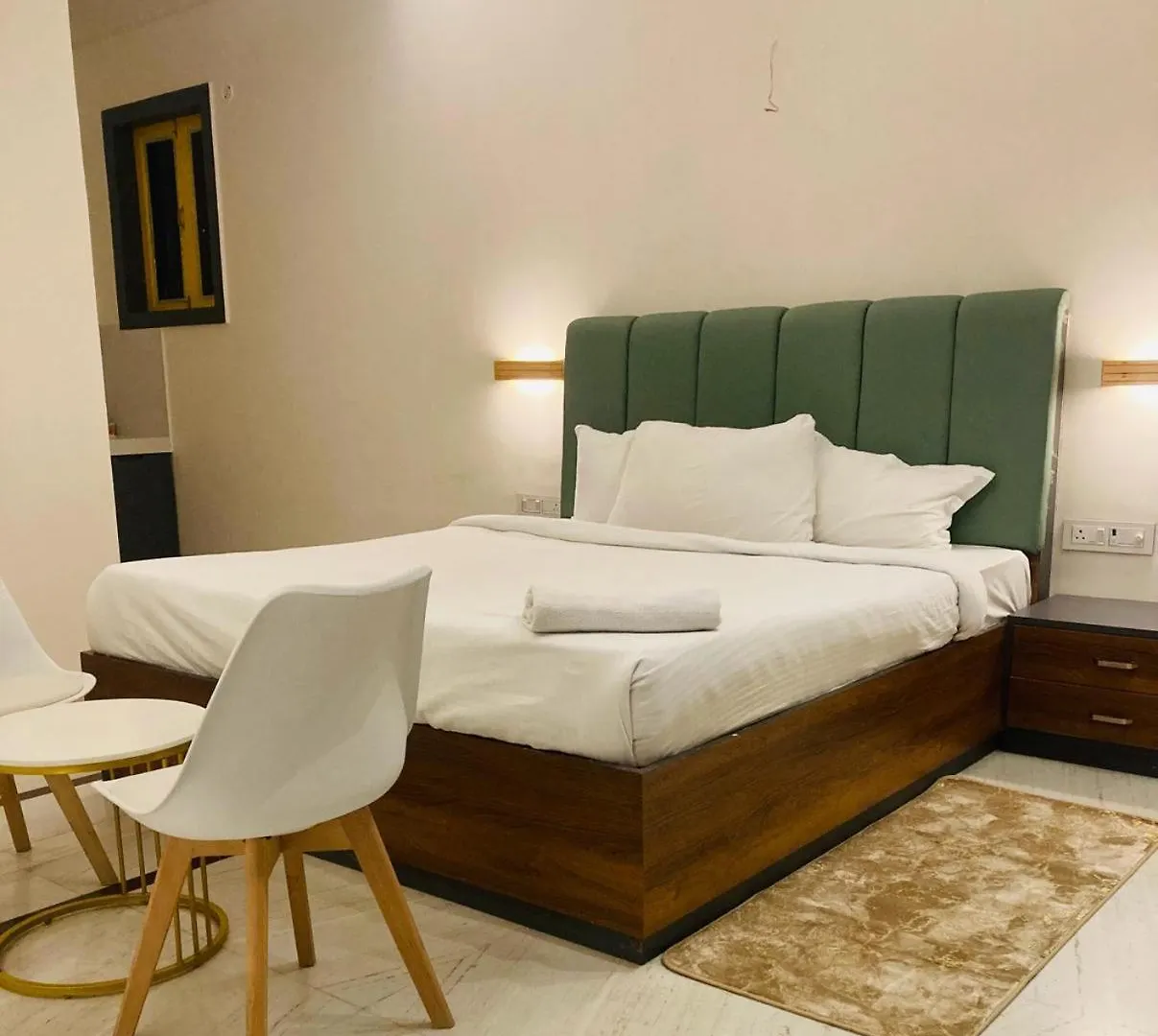 Szálloda Tls- The Lavish Stay Váránaszi